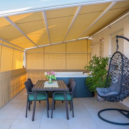 Apartment Paula With Private Jacuzzi And Parking- Near The Beach Zadar Zewnętrze zdjęcie