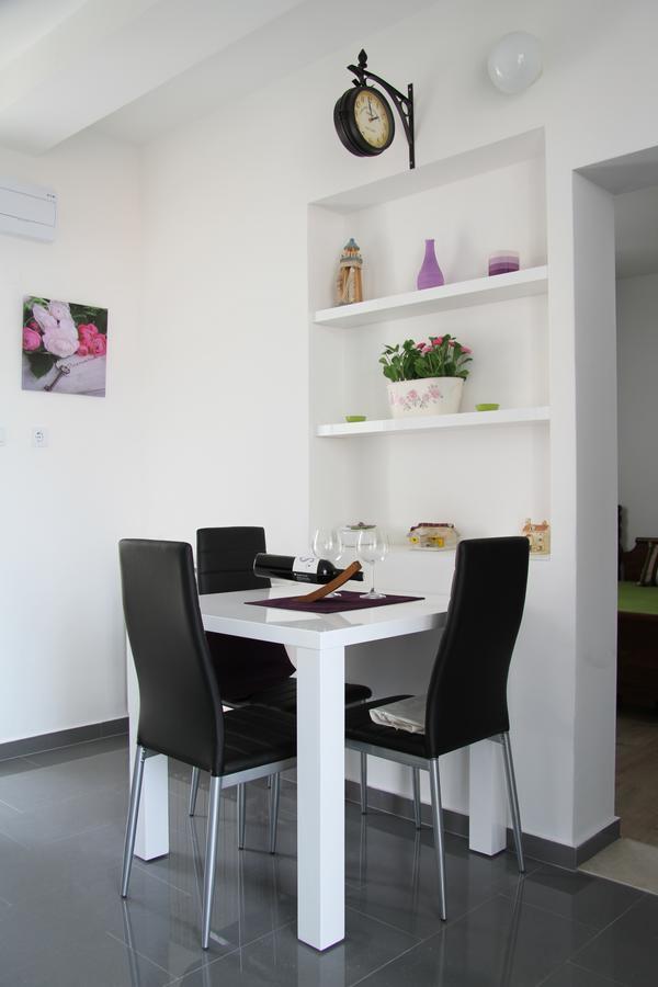 Apartment Paula With Private Jacuzzi And Parking- Near The Beach Zadar Zewnętrze zdjęcie