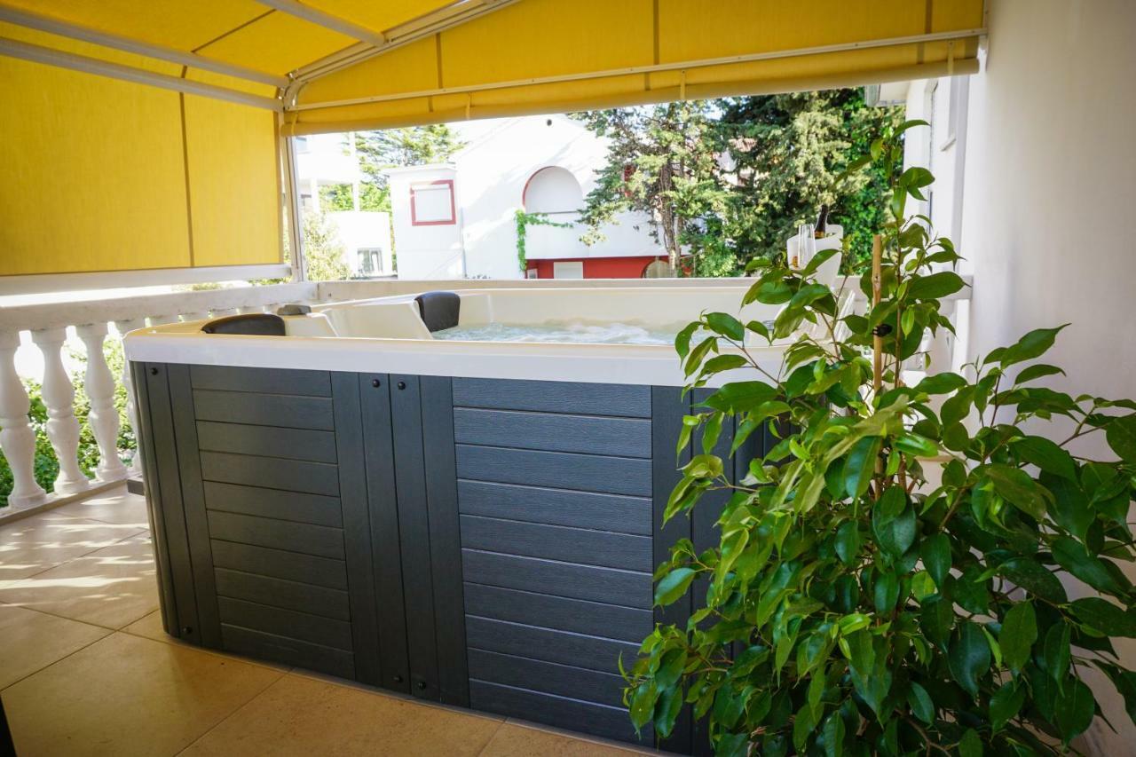 Apartment Paula With Private Jacuzzi And Parking- Near The Beach Zadar Zewnętrze zdjęcie