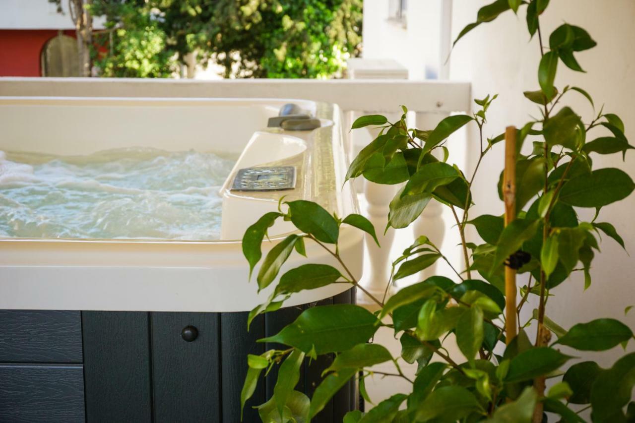 Apartment Paula With Private Jacuzzi And Parking- Near The Beach Zadar Zewnętrze zdjęcie