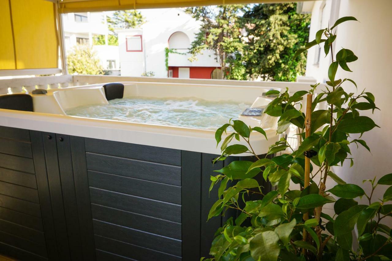 Apartment Paula With Private Jacuzzi And Parking- Near The Beach Zadar Zewnętrze zdjęcie