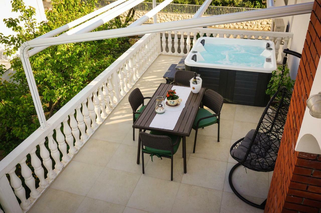 Apartment Paula With Private Jacuzzi And Parking- Near The Beach Zadar Zewnętrze zdjęcie