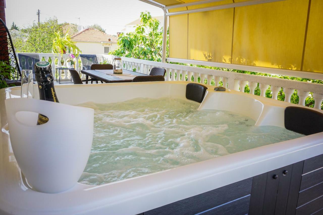 Apartment Paula With Private Jacuzzi And Parking- Near The Beach Zadar Zewnętrze zdjęcie