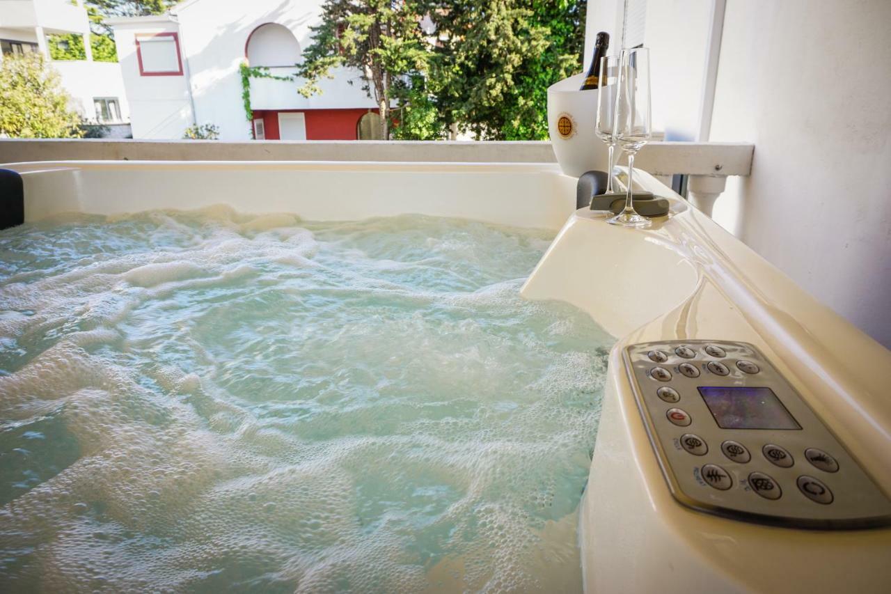Apartment Paula With Private Jacuzzi And Parking- Near The Beach Zadar Zewnętrze zdjęcie