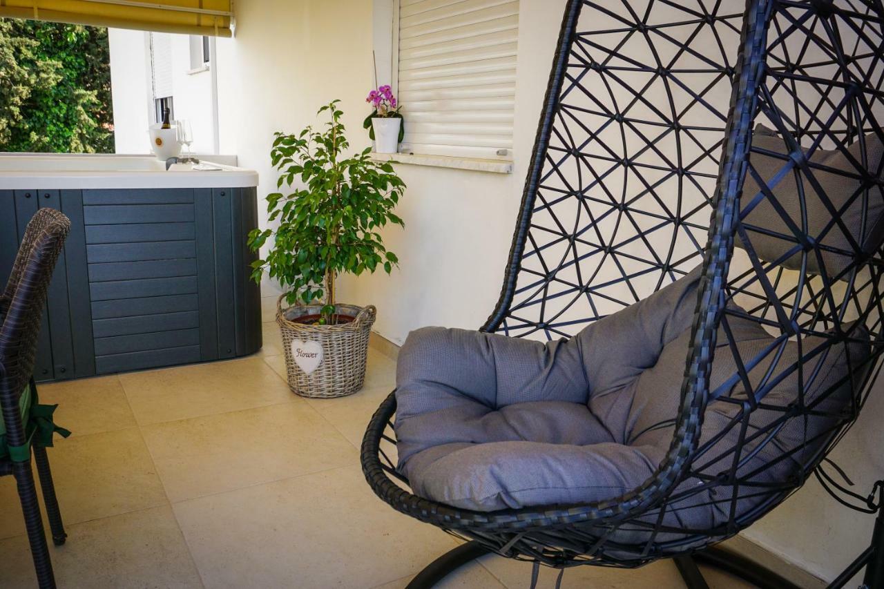 Apartment Paula With Private Jacuzzi And Parking- Near The Beach Zadar Zewnętrze zdjęcie