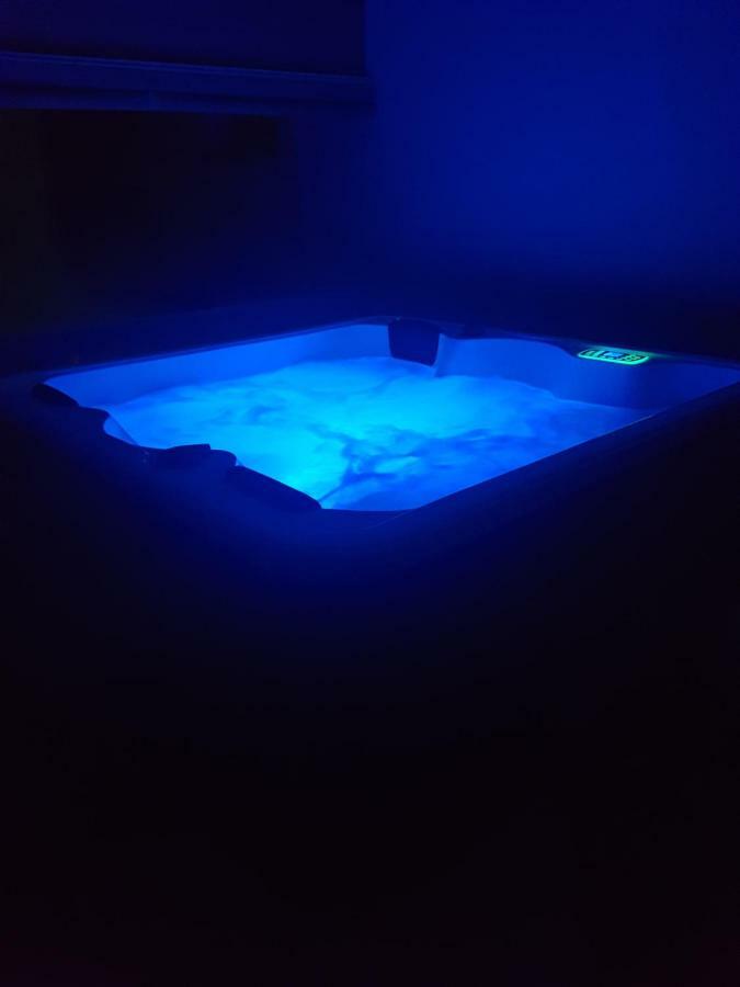 Apartment Paula With Private Jacuzzi And Parking- Near The Beach Zadar Zewnętrze zdjęcie