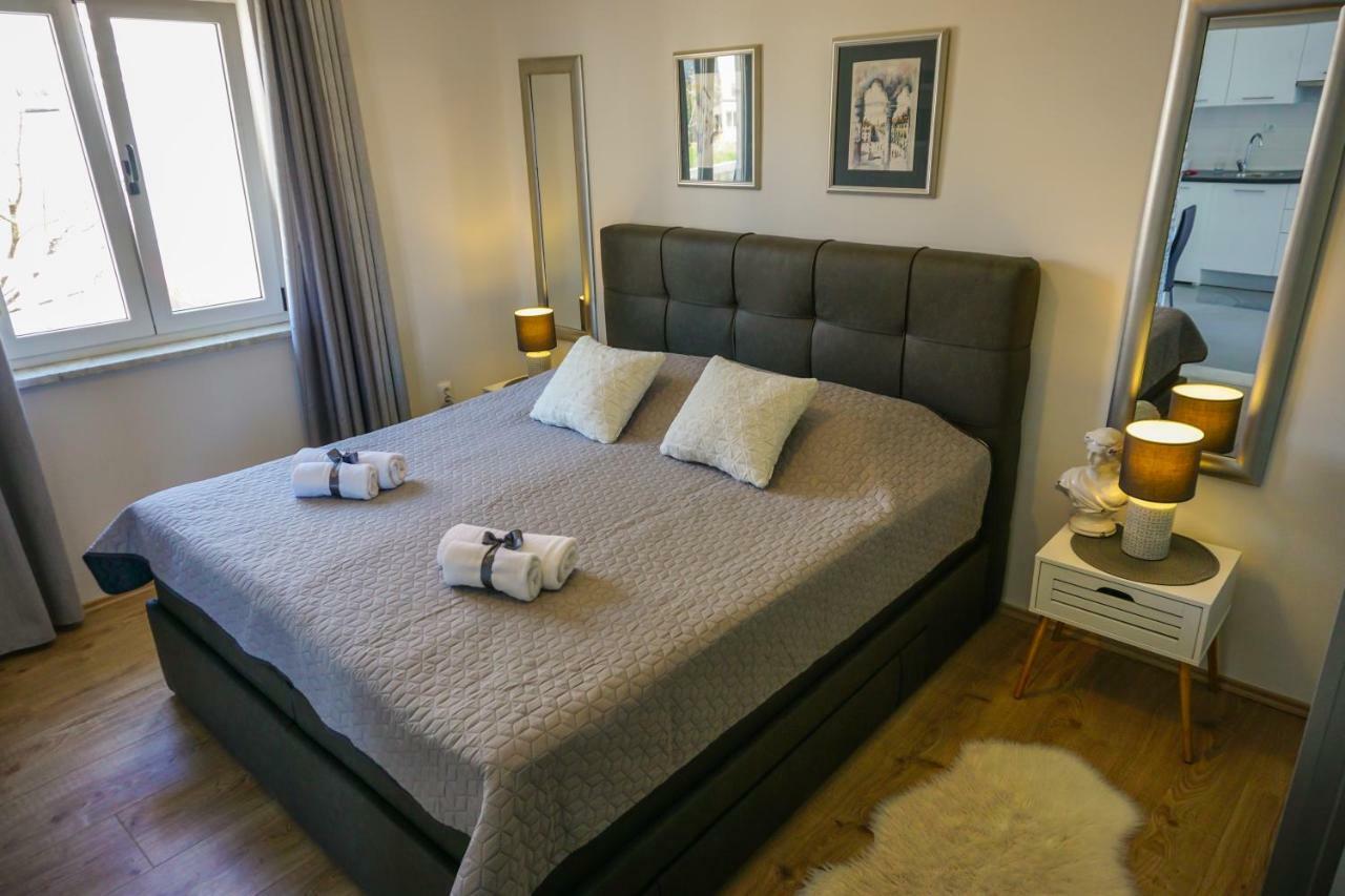 Apartment Paula With Private Jacuzzi And Parking- Near The Beach Zadar Zewnętrze zdjęcie