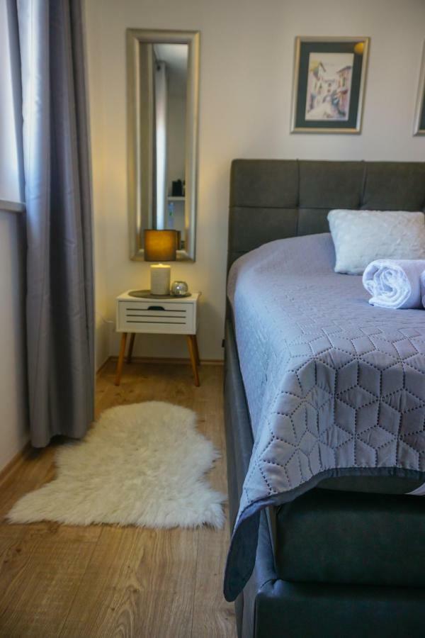 Apartment Paula With Private Jacuzzi And Parking- Near The Beach Zadar Zewnętrze zdjęcie